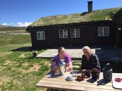 Vertskapet Anne Mari og Halvor Skjøren - allerede godt i gang med ny sesong.