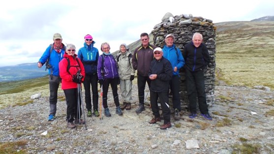 Herlig gjeng på herlig topp - nydelig utsikt sør og vestover. Herlig gjeng på herlig topp - nydelig utsikt sør og vestover.